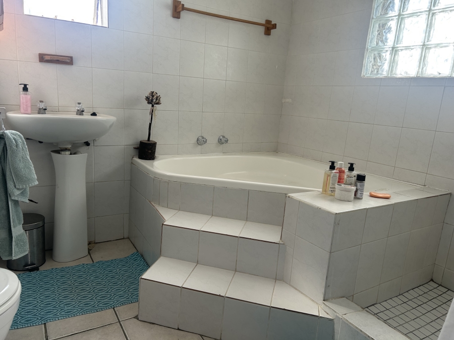 7 Bedroom Property for Sale in Uitsig Western Cape